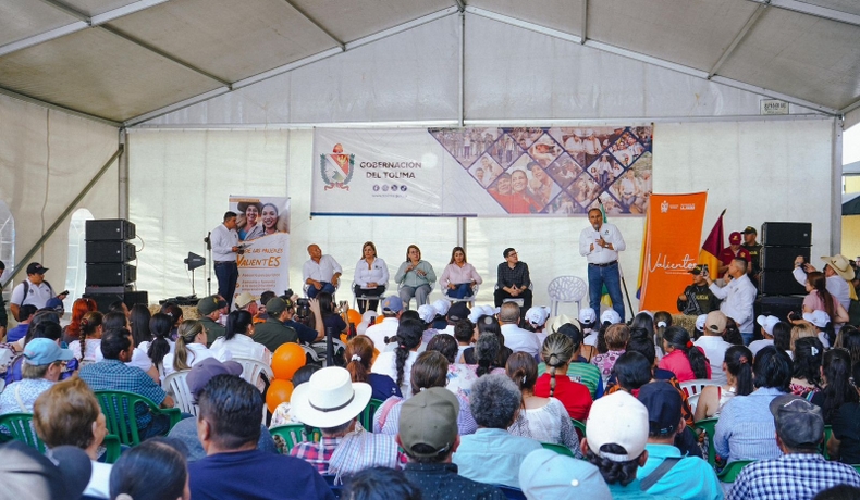 Gobernación del Tolima entregó 500 bultos de fertilizante a productores de Cajamarca