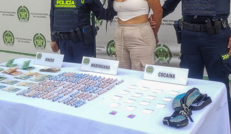 Mujer capturada en la Plaza de la 14 por tráfico de estupefacientes usaba de fachada carretilla de venta de verduras