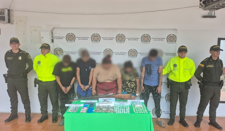 En Ataco, capturadas en flagrancia cinco personas, incautadas un arma de fuego, grameras, dinero y estupefacientes