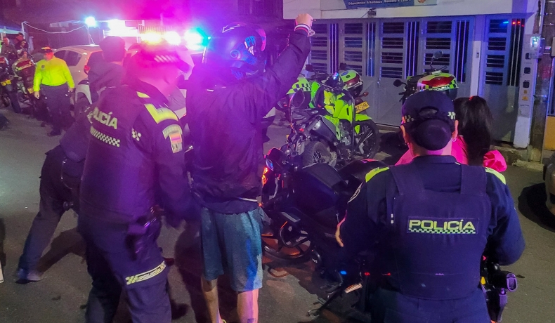 18 personas capturadas, 209 armas blancas incautadas y una motocicleta recuperada durante el fin de semana