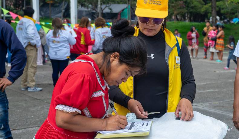 Gobierno ha entregado 204.703 indemnizaciones a 178.953 víctimas, por $1,7 billones