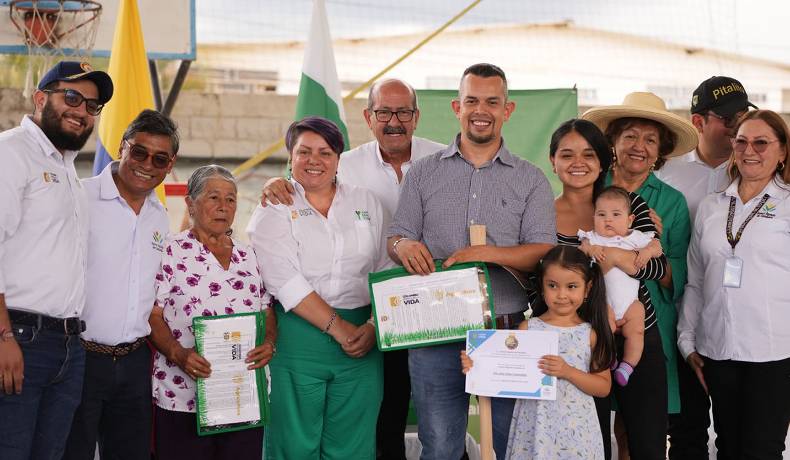 Gobierno entregó cerca de 6.000 hectáreas de tierra en 11 municipios del país 