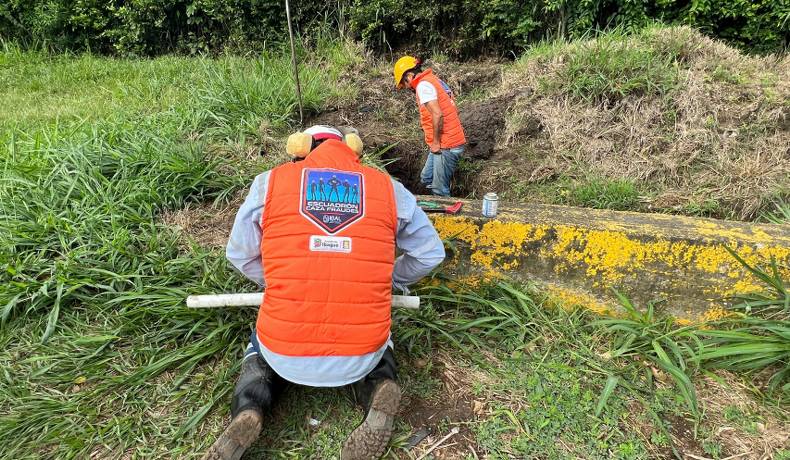 Conexiones ilegales de agua en Picaleña