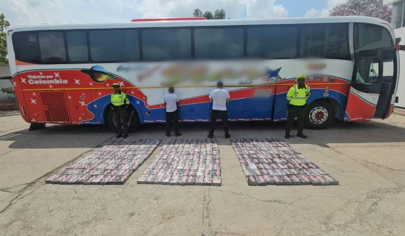 Policía Nacional incautó 300 kilos de cocaína ocultos en bus que viajaba entre Barranquilla y Maicao