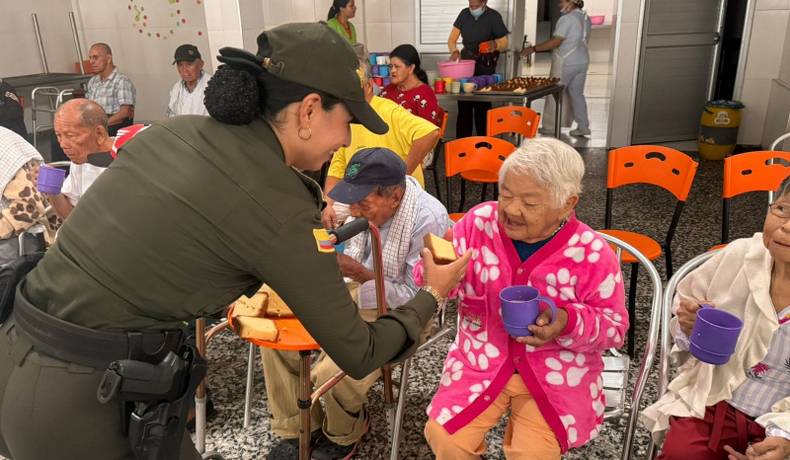 Policía celebró el Día Internacional del Adulto Mayor en el Hogar Geriátrico Jardín de los Abuelos. 