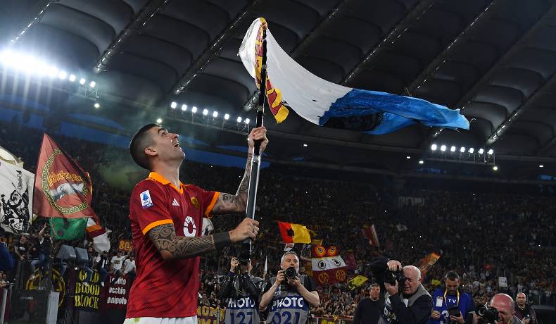 Gianluca Mancini, de la Roma, multado por ondear banderas en contra de la Lazio