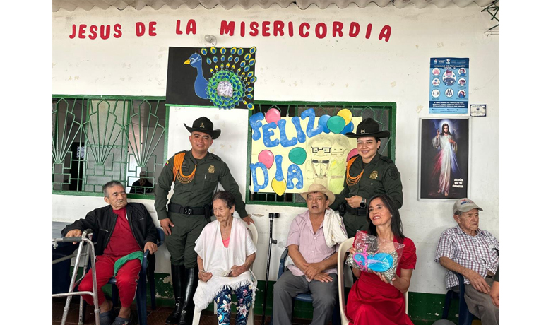 Policía llevó jornada lúdico – recreativa al hogar geriátrico de Icononzo