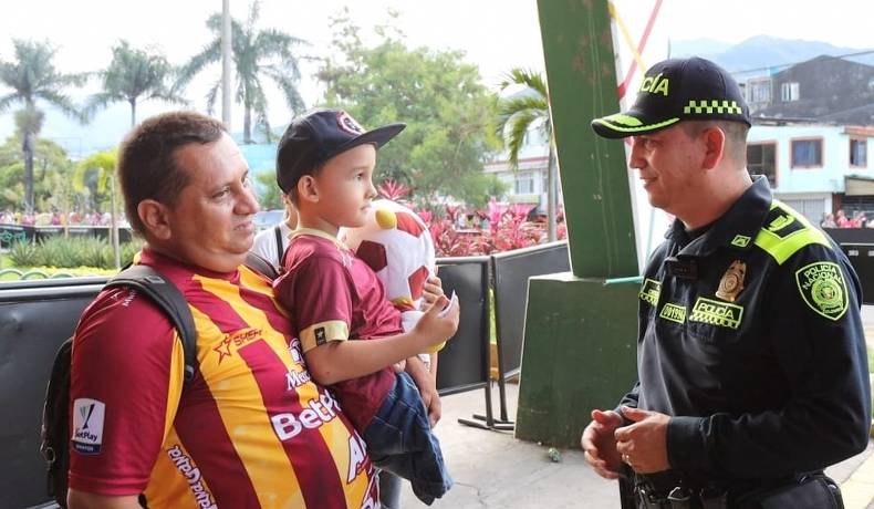 Emanuel vivió la emoción del fútbol gracias a la METIB