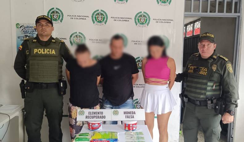 Mamá, hija y yerno fueron capturados con billetes de 100 mil falsos