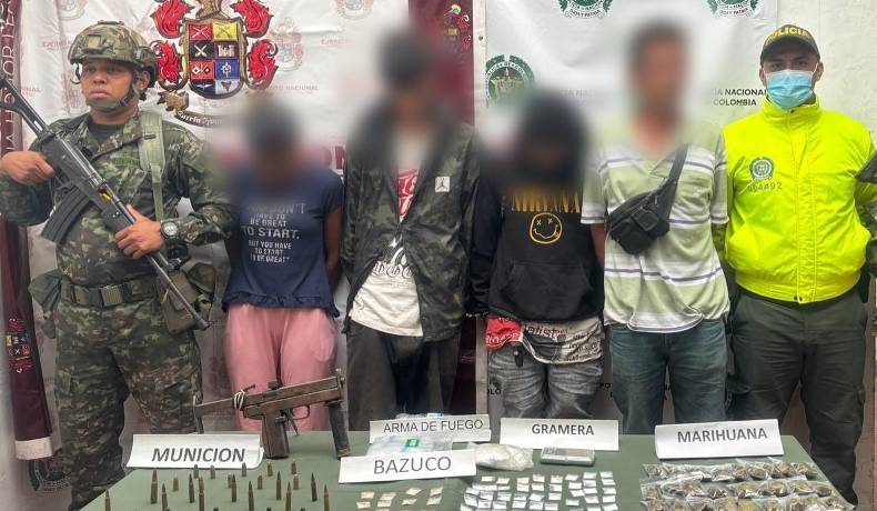 Incautada una Mini Uzi hechiza y 5 capturados en Fresno
