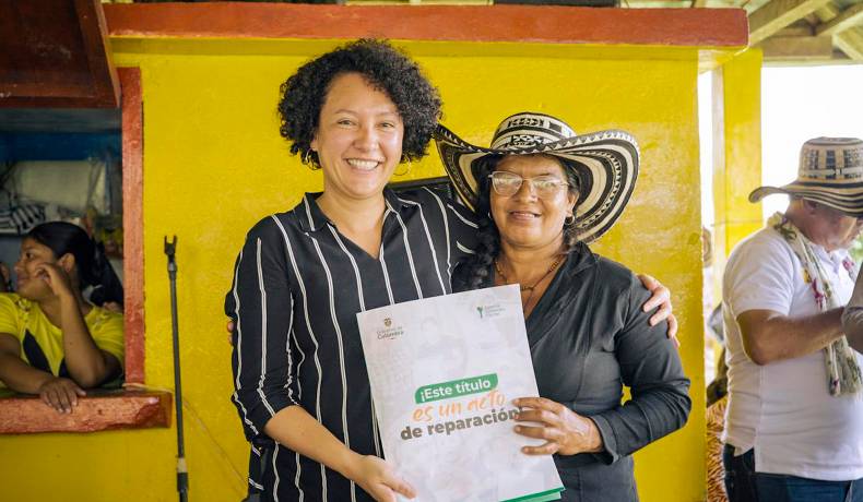 Campesinos de El Aro reciben títulos de más de 800 hectáreas