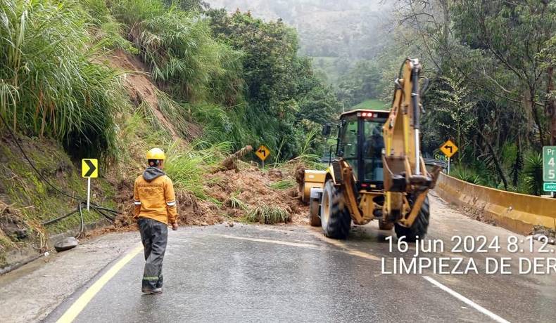 Continúa cerrada la vía Calarca - Cajamarca