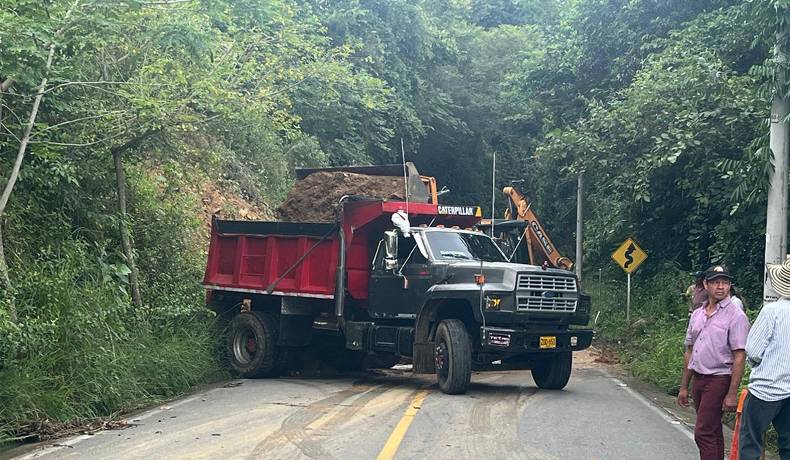 Se atendió taponamiento en vía El Salado - San Bernardo