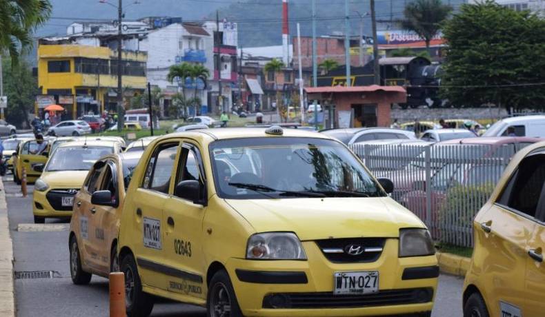 Taxistas no tendrán restricción de pico y placa durante los días de desfiles del folclor