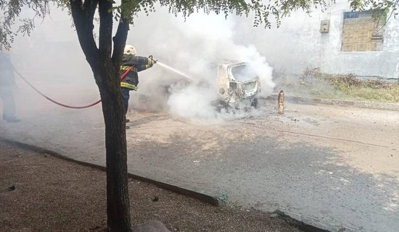 Incendio de taxi en la Comuna 7 de Ibagué