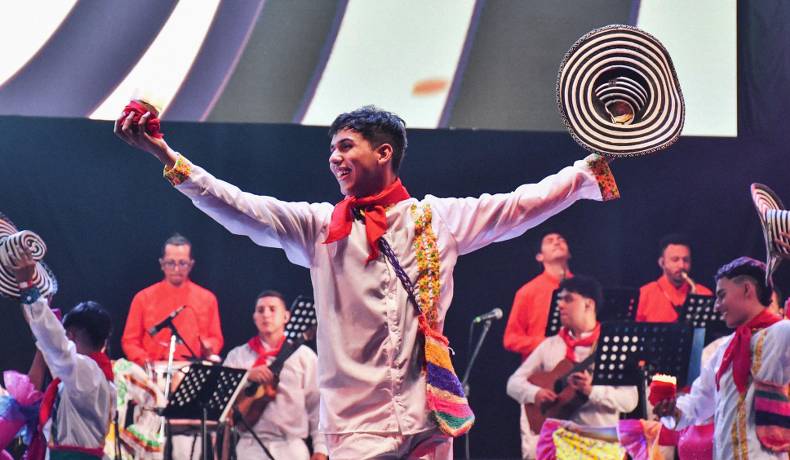 Tradición y cultura brillaron en el lanzamiento del 50° Festival Folclórico Colombiano