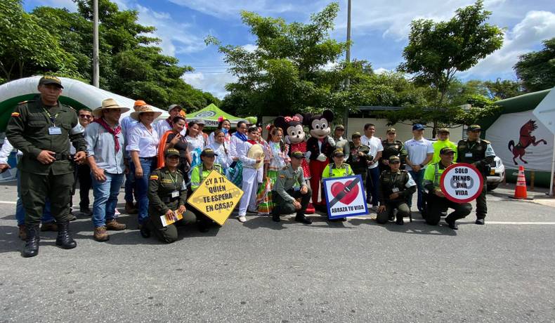 Policía Tolima brinda bienvenida a turistas y viajeros que ingresan al departamento.