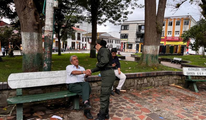 Gaula Policía Tolima visitó comerciantes y ciudadanos del Líbano en campaña Yo no pago Yo denuncio 
